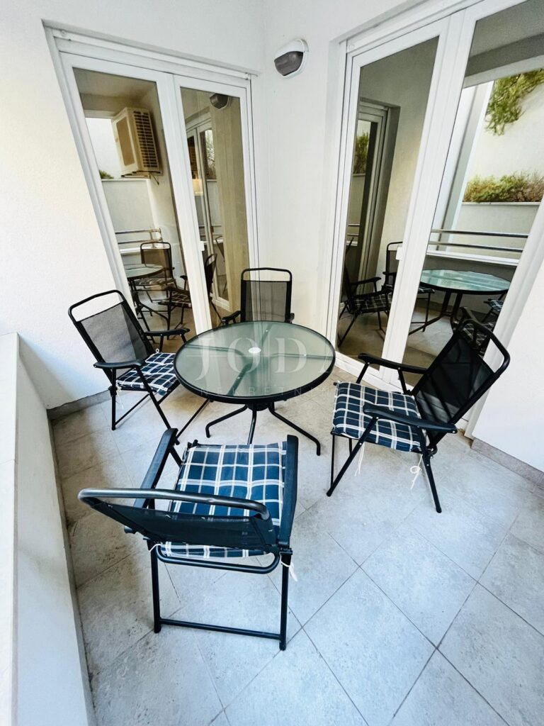 Stan u prizemlju u novijoj stambenoj zgradi sa bazenom | Adriatic Real