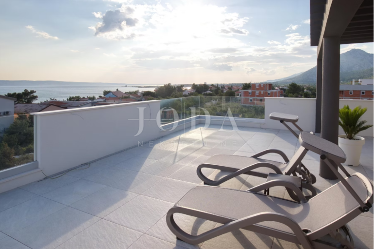 Starigrad - luksuzna villa s bazenom | Adriatic Real