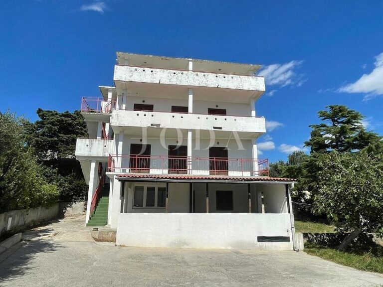 KUĆA SA 7 APARTMANA BLIZU MORA | Adriatic Real