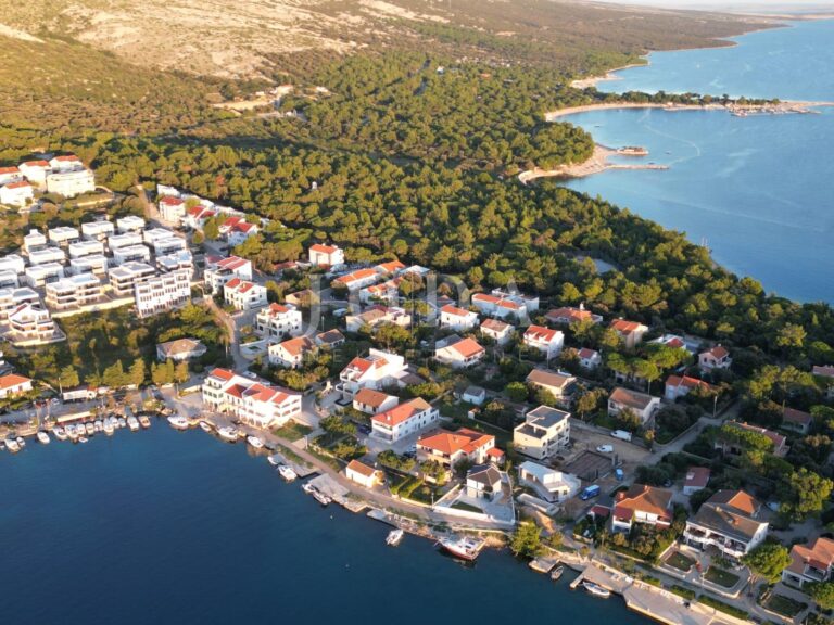 Savršen spoj luksuza i mora – novogradnja u Punta Šimunima:        