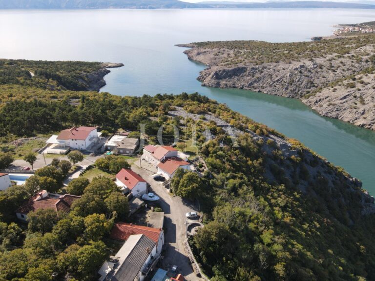 Klenovica kuća sa tri jedinice | Adriatic Real