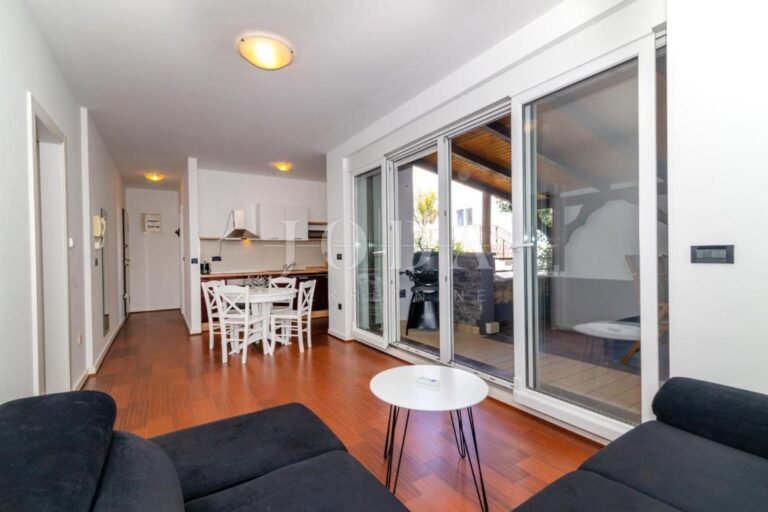 Dramalj – stan s ograđenom natkrivenom terasom | Adriatic Real