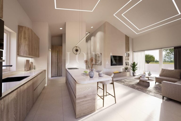 Moderna prizemnica u nizu sa bazenom