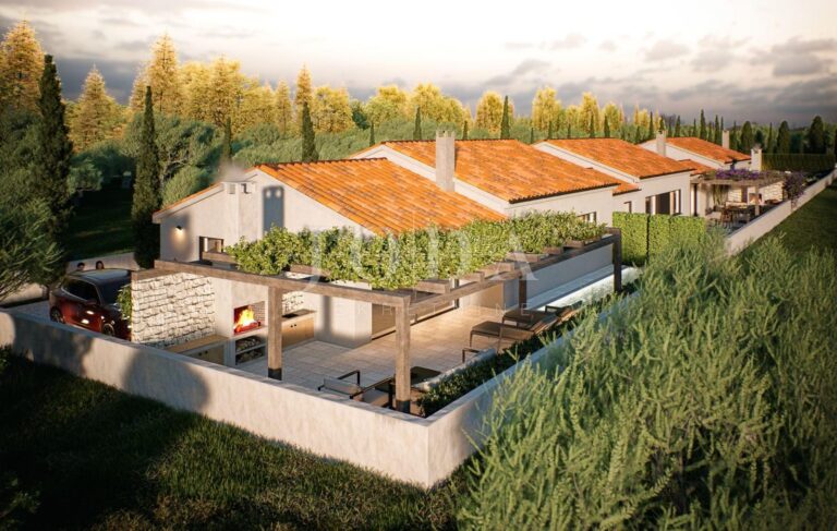 Kompleks od 3 prizemnice u nizu