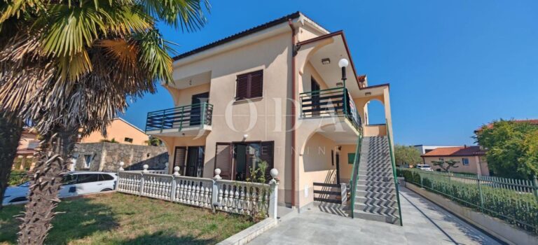 Samostojeća kuća sa 3 stambene jedinice