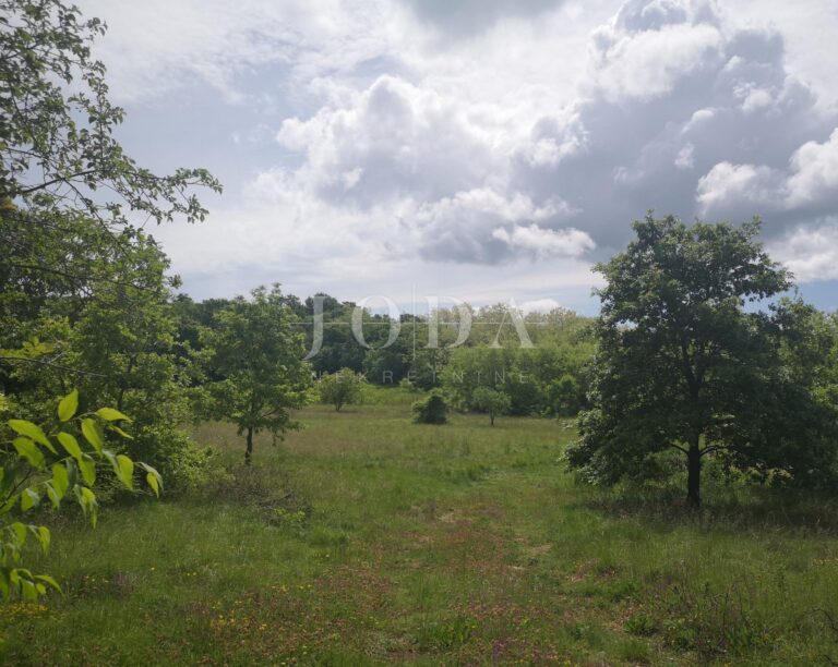 ATRAKTIVNO građevinsko zemljište