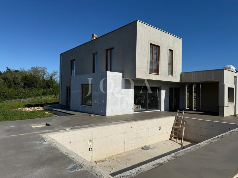 Vila sa prekrasnim pogledom i bazenom