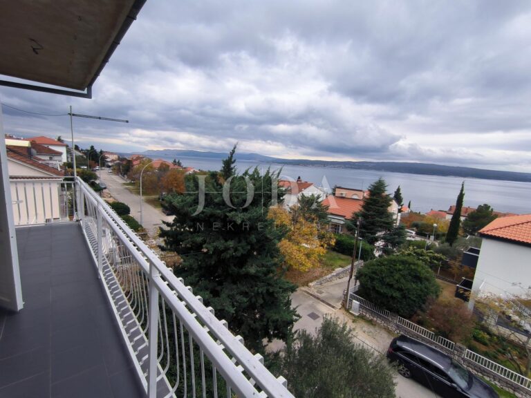 Apartman blizu mora sa 2 balkona i otvorenim pogledom | Adriatic Real