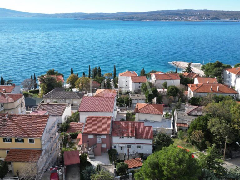 Kuća sa tri apartmana na top lokaciji | Adriatic Real