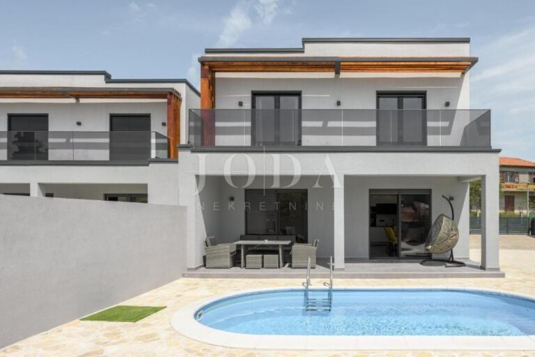 Villa sa bazenom na odličnoj lokaciji | Adriatic Real