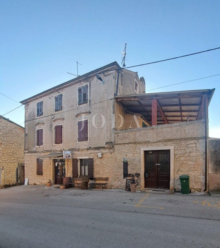 Opremljena Konoba sa terasom te stanom