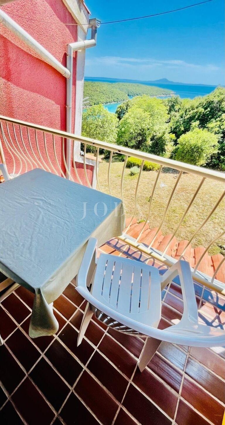 Dvoetažni apartman sa pogledom na more