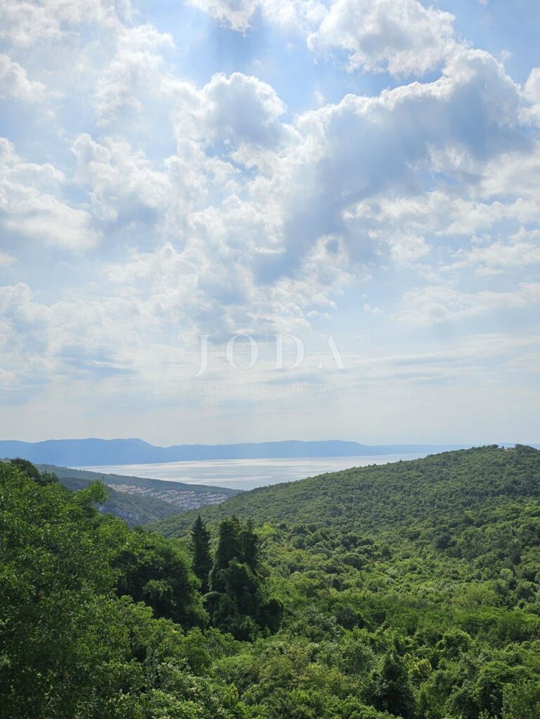 POPUST!!Stan na TOP lokaciji sa prekrasnim pogledom