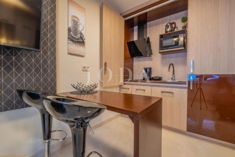 kuća sa tri stambene jedinice | Adriatic Real