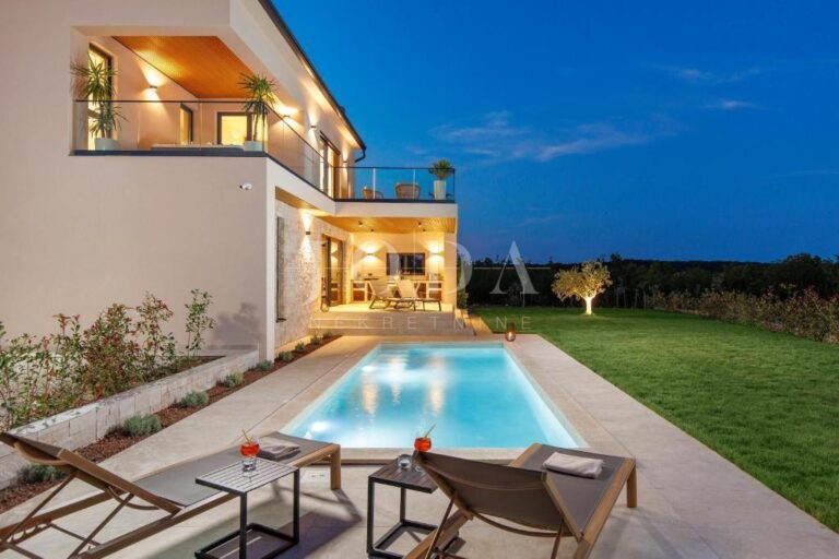 moderna Villa s bazenom i privatnim wellnessom | Adriatic Real