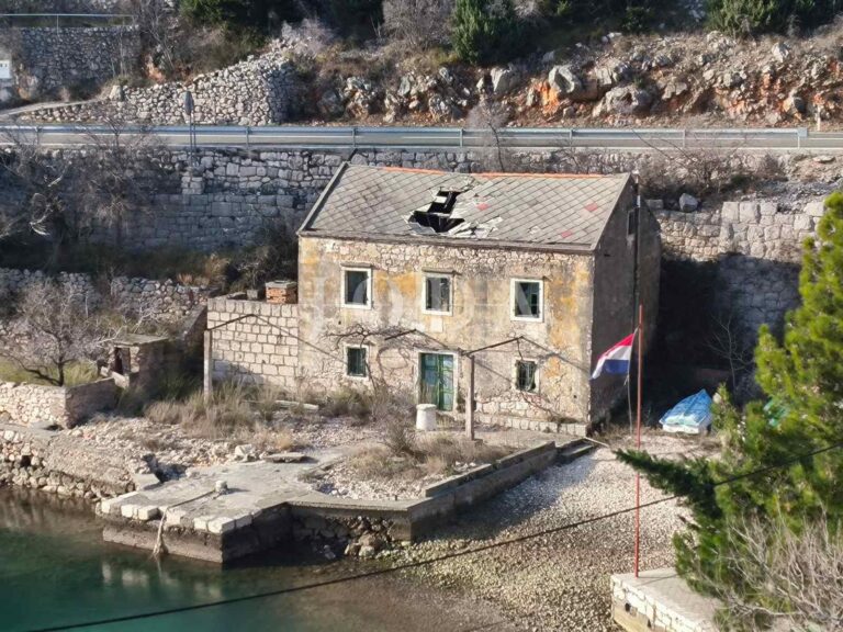 kamena kuća za adaptaciju prvi red do mora | Adriatic Real