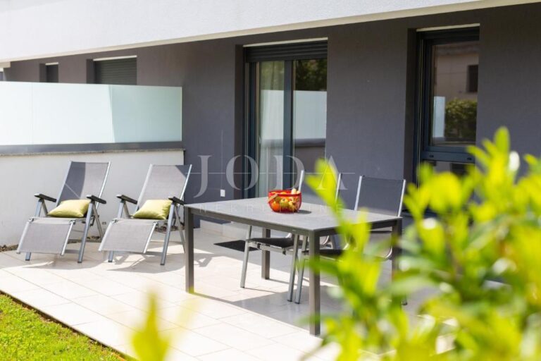 Dva moderna apartmana na izvrsnoj lokaciji blizu mora | Adriatic Real