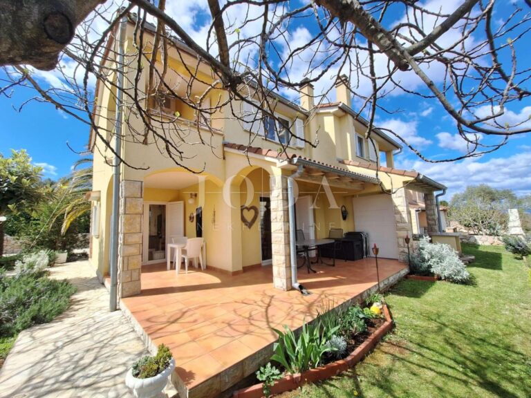 Kuća 200 metara od mora