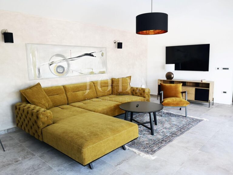 POPUST!Luksuzna kompletno opremljena kuća