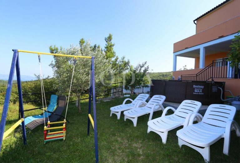 PREKRASNA KUĆA OKRUŽENA PRIRODOM I POGLEDOM NA MORE | Adriatic Real