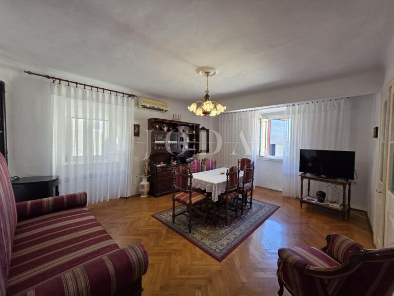 stan u centru grada sa prekrasnim pogledom | Adriatic Real