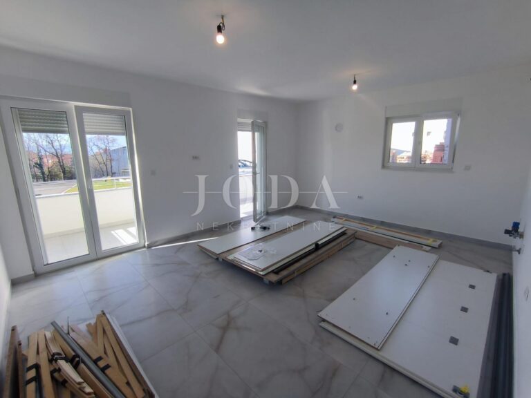 2s+db sa 3 parkinga | Adriatic Real