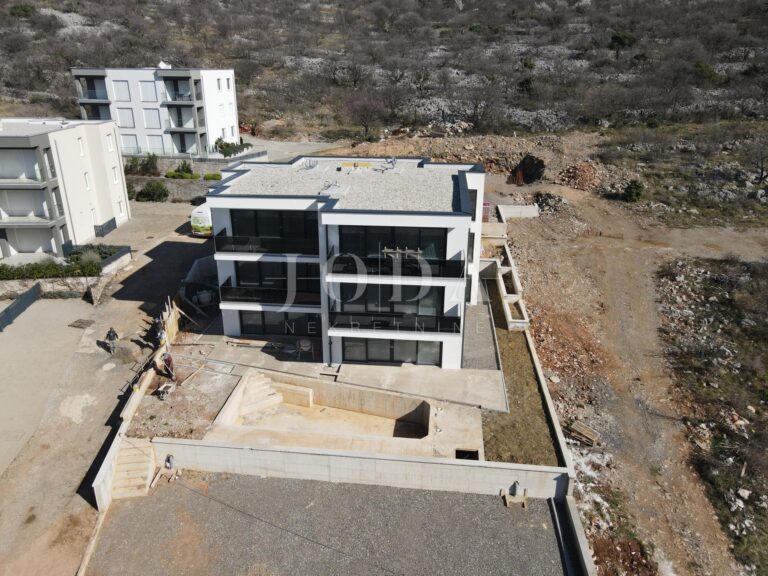 Smokvica-Trosobni apartman s bazenom | Adriatic Real