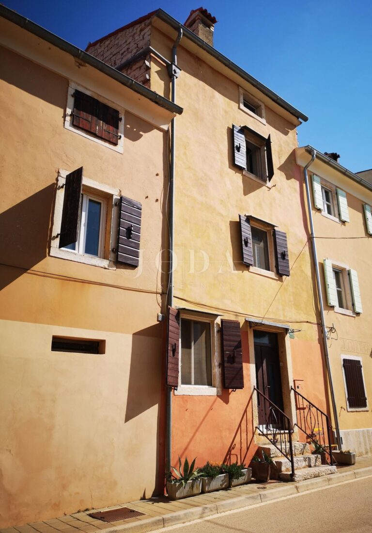 POPUST! PRILIKA! Prekrasna kuća u nizu