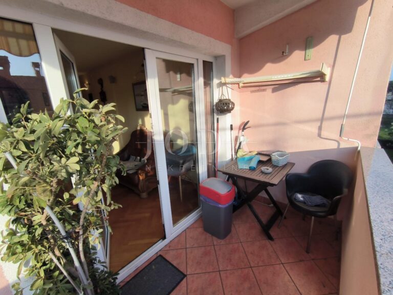 okućnicom i parkingom | Adriatic Real