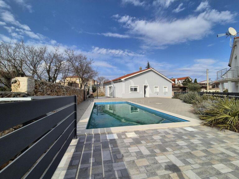 Samostojeća prizemnica s bazenom | Adriatic Real