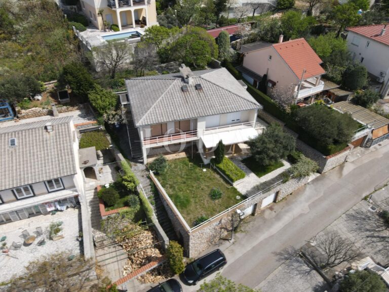 Stan sa garažom 200m od mora | Adriatic Real