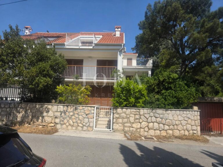 kuća na izvrsnoj lokaciji 80m od mora | Adriatic Real