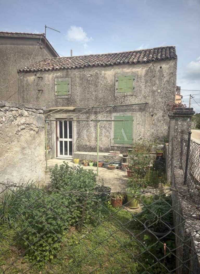 kuća za adaptaciju u manjem