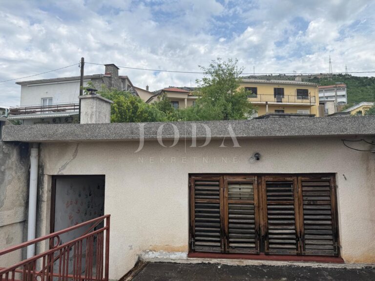 kuća u nizu s terasom i pogledom na more | Adriatic Real