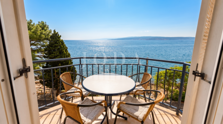 Crikvenica 1. red do mora | Adriatic Real