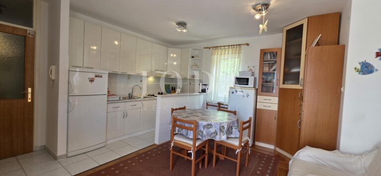 Stan Crikvenica prodaja | 2S+DB | pogled na more | blizu plaže | useljivo | Adriatic Real