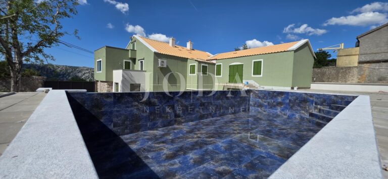Luksuzna kamena vila s bazenom i pogledom na more – Grižane