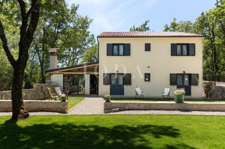 Villa u mirnom okruženju s bazenom i privatnim wellnessom | Adriatic Real