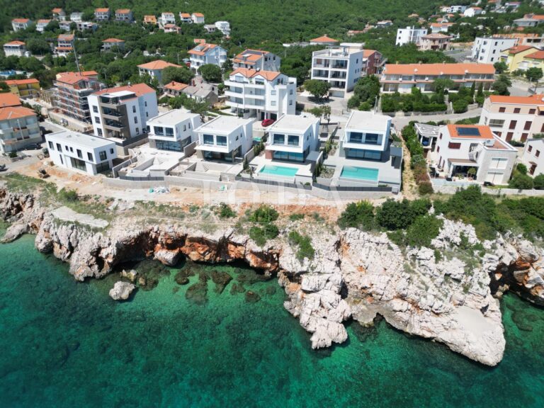 Povile moderan stan s parkingom | Adriatic Real