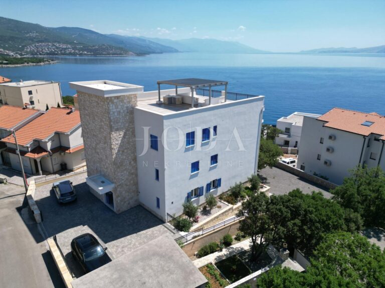 Povile moderan stan s parkingom 2.red do mora | Adriatic Real